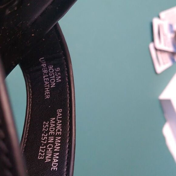 Aerosoles Elegant Black Leather Sandals with Gold Chain - Picture 6 of 6